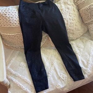 Fabletics leggings, powerhold fit, 6/8 length size small/ 4,